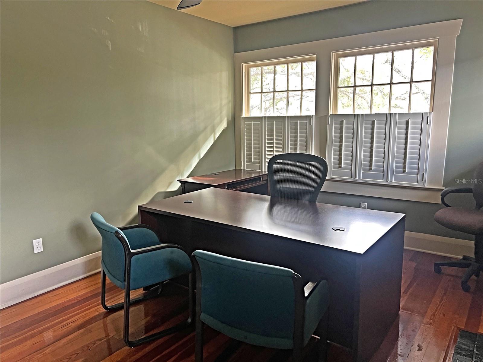 NORTH SUBURB BEAUTIFUL - Commercial Lease