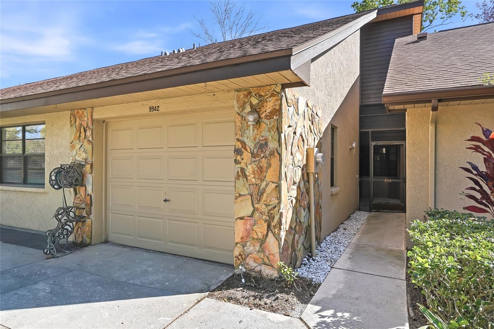 9942 LAKE SEMINOLE DRIVE W