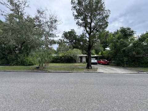 Photo of 1822 Greenwich Avenue, Winter Park, FL 32789 (MLS # A4669605) Photo of 1822 Greenwich Avenue, Winter Park, FL 32789 (MLS # A4669605)