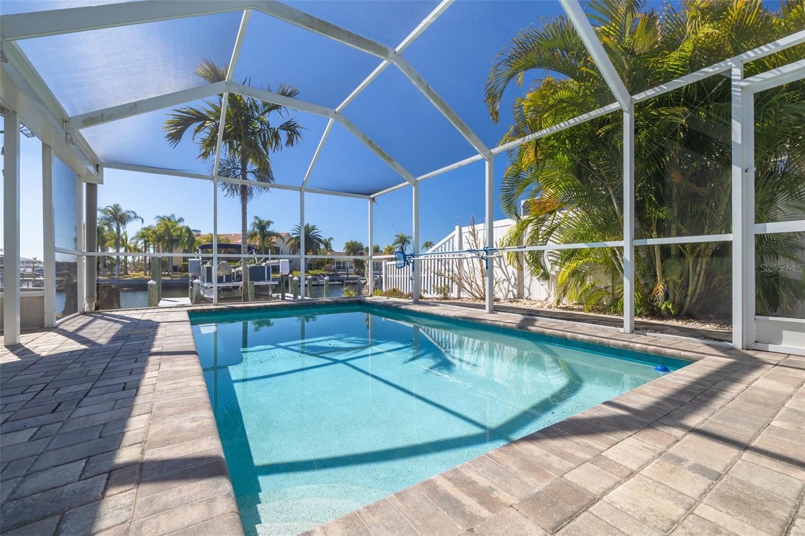 FLOR A MAR - Residential