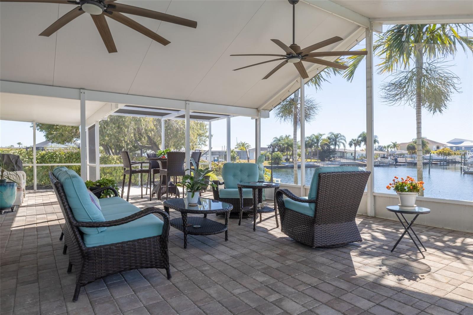 FLOR A MAR - Residential