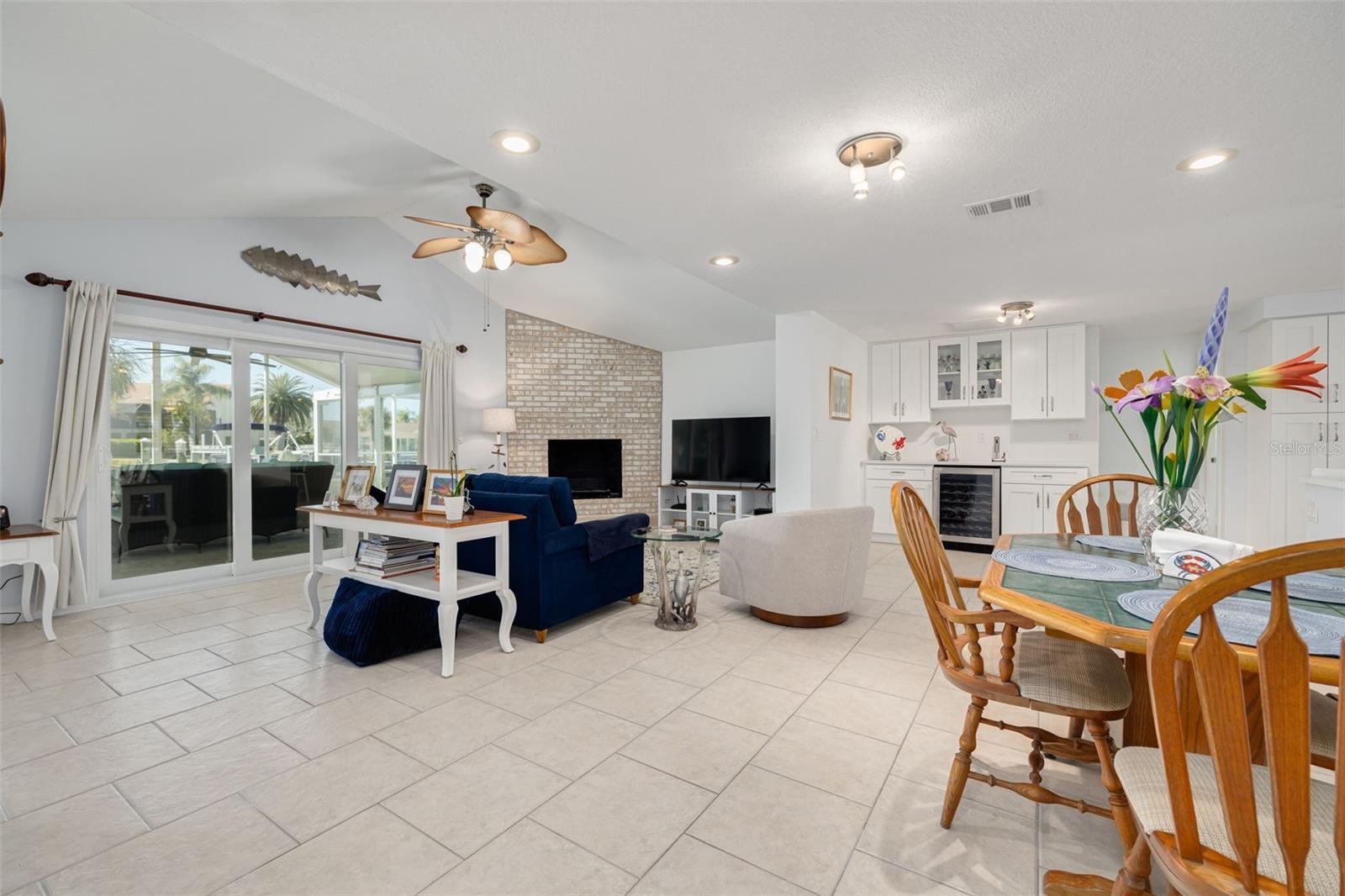 FLOR A MAR - Residential