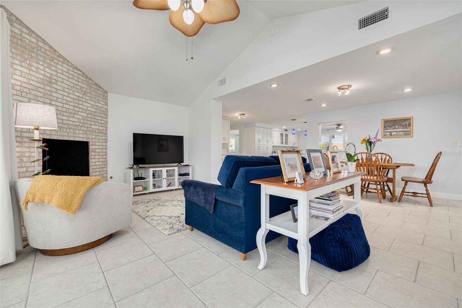 FLOR A MAR - Residential