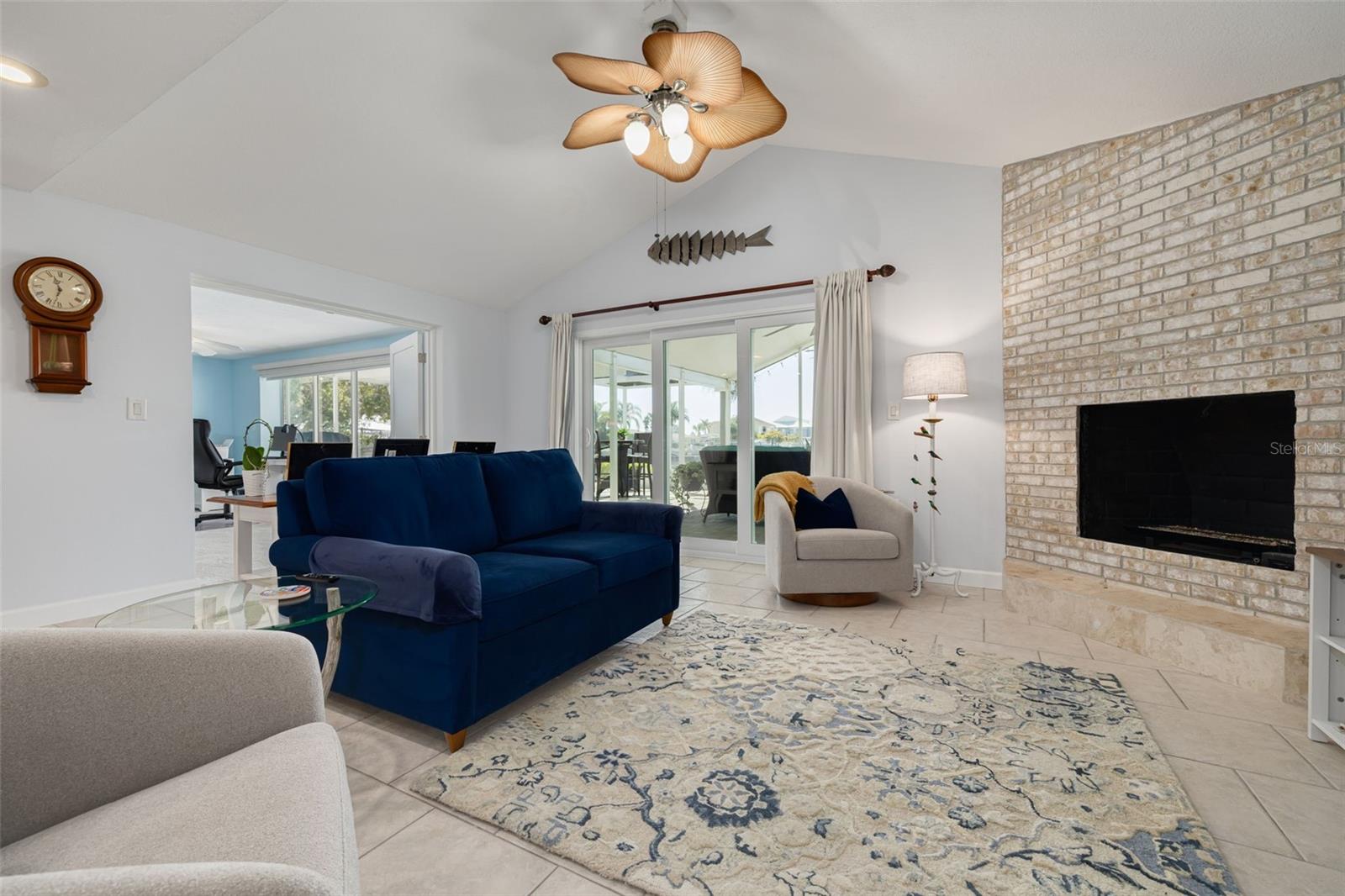 FLOR A MAR - Residential