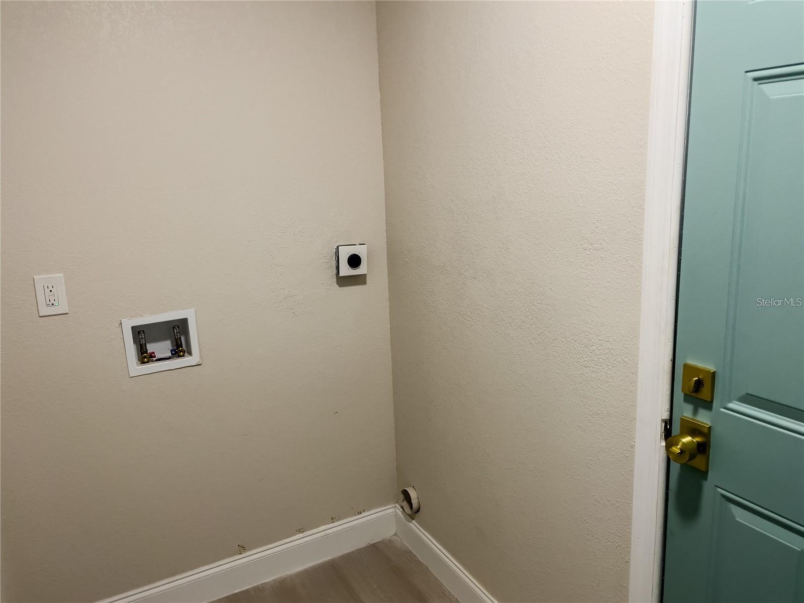 GOLDEN ESTATES - Residential