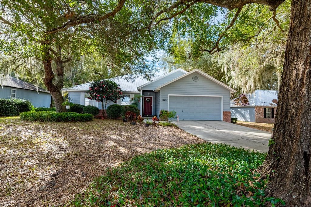 Photo of 6607 Woodland Drive, Keystone Heights, FL 32656 (MLS # GC536867)
