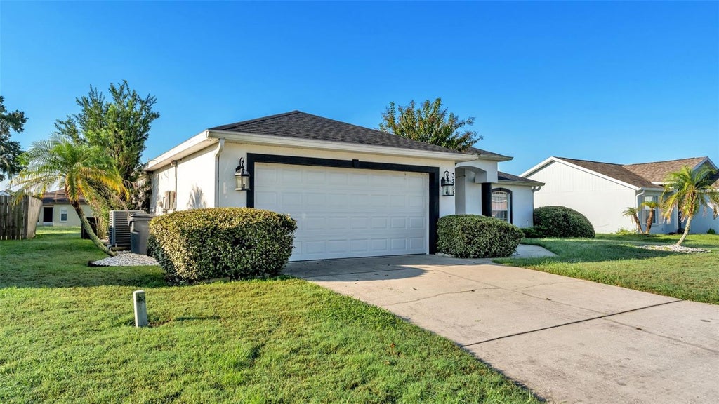 Photo of 3254 Imperial Manor Way, Mulberry, FL 33860 (MLS # L4965794)