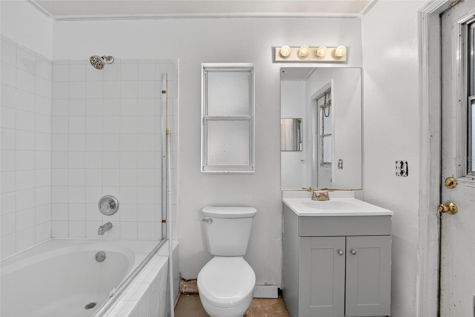 ROYAL PALMS PH 02 - Residential