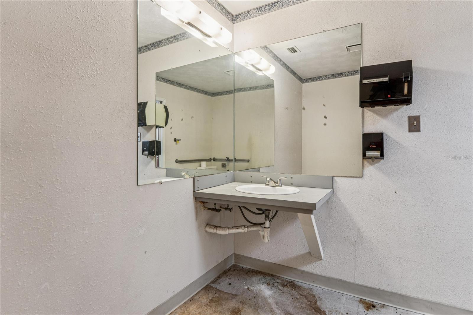 RIDGE MANOR FARMS - Commercial Sale