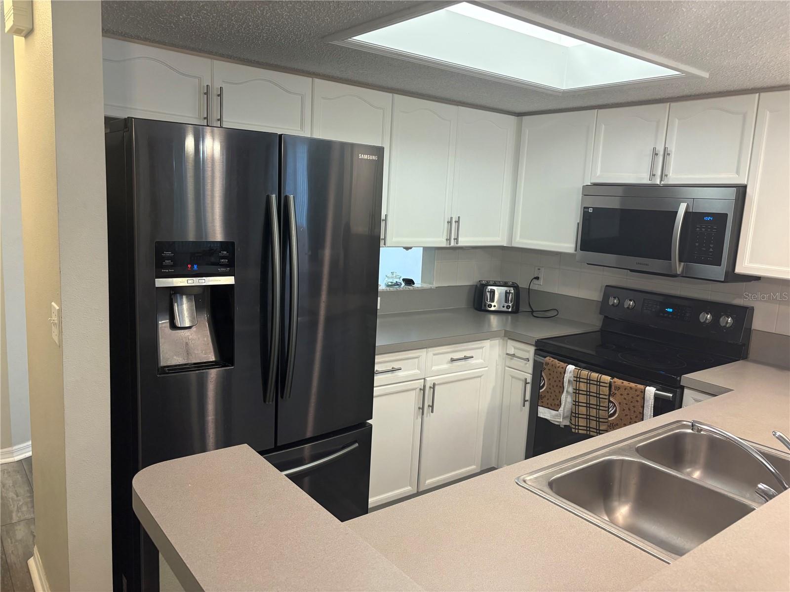 GOLFSIDE ESTATES - Residential Lease