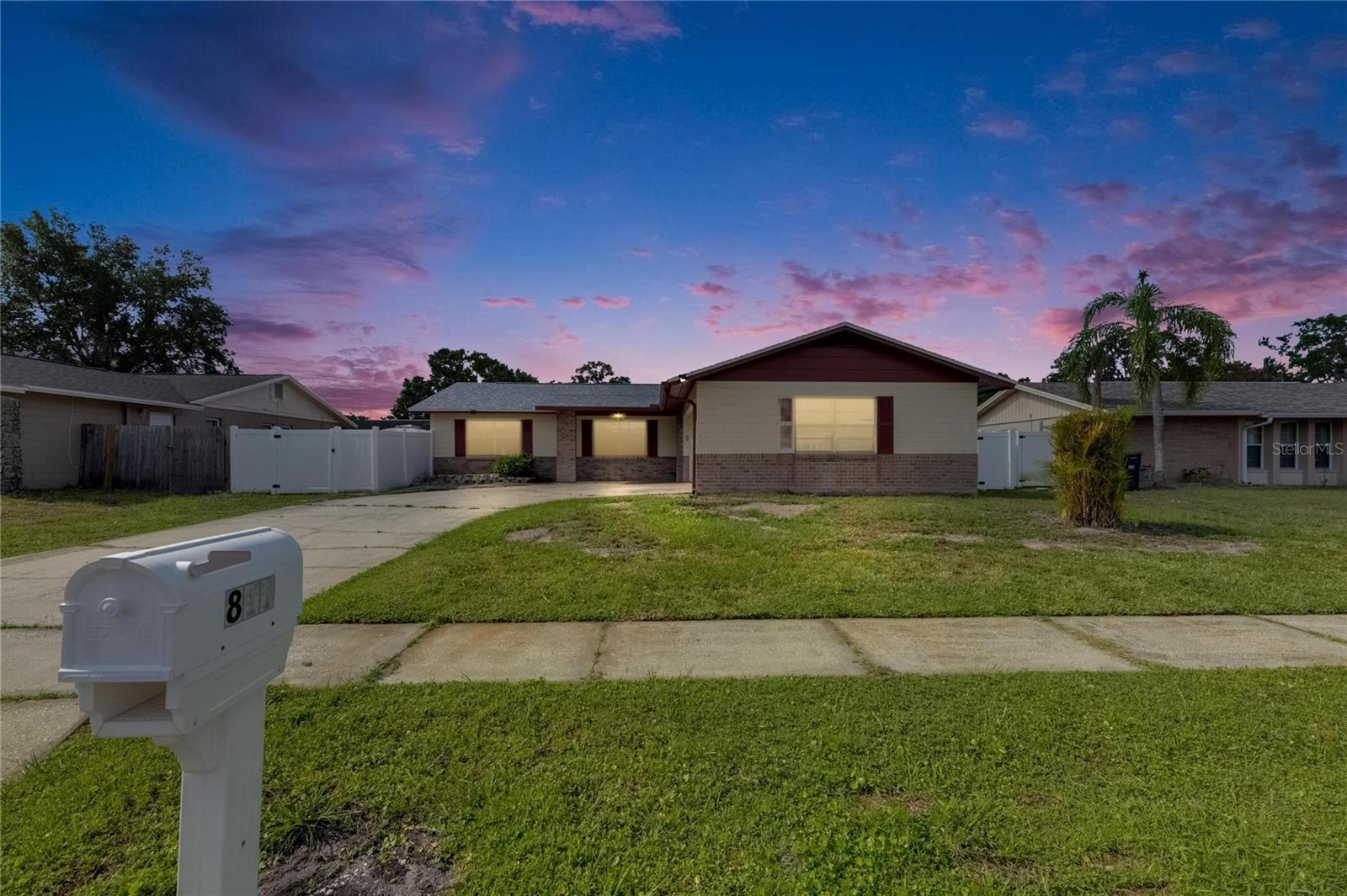 811 PEBBLEWOOD DRIVE