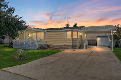 Photo of 917 50th Avenue Terrace W, Bradenton, FL 34207 (MLS # TB8459379)