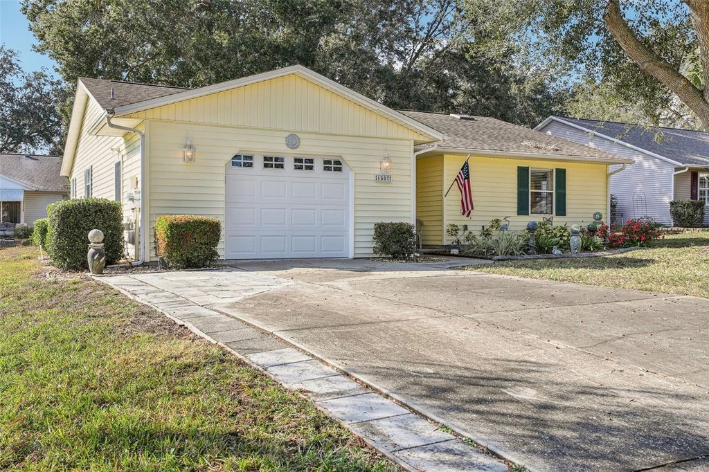 Photo of 1507 New Abbey Avenue, Leesburg, FL 34788 (MLS # OM716235)