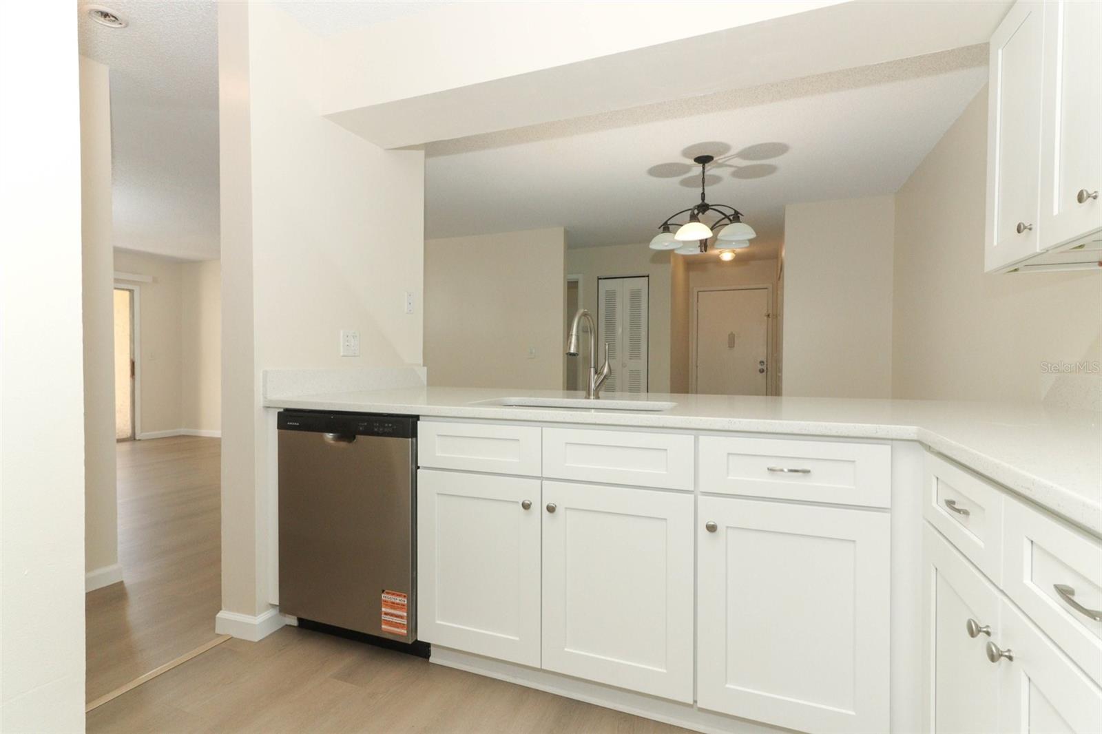 662 KENWICK CIRCLE 102