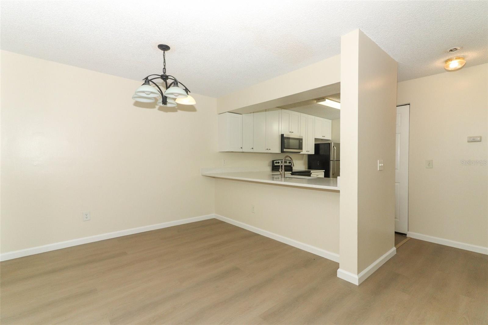 662 KENWICK CIRCLE 102