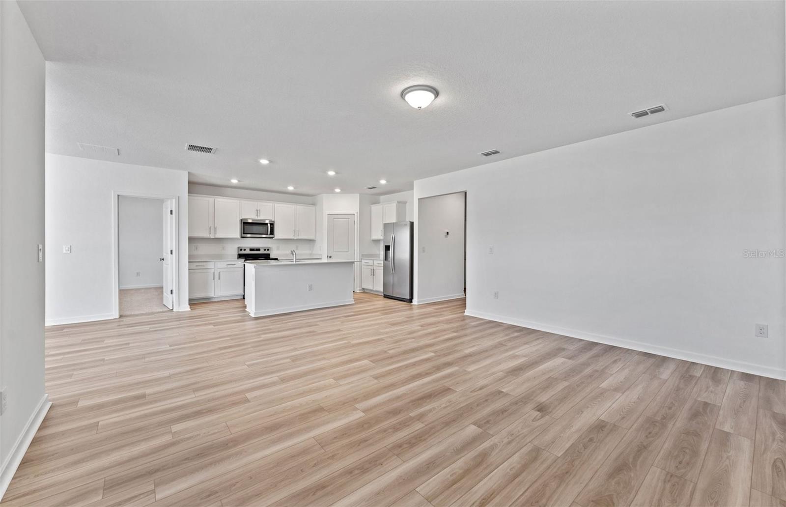 OAKFIELD LAKES - Residential