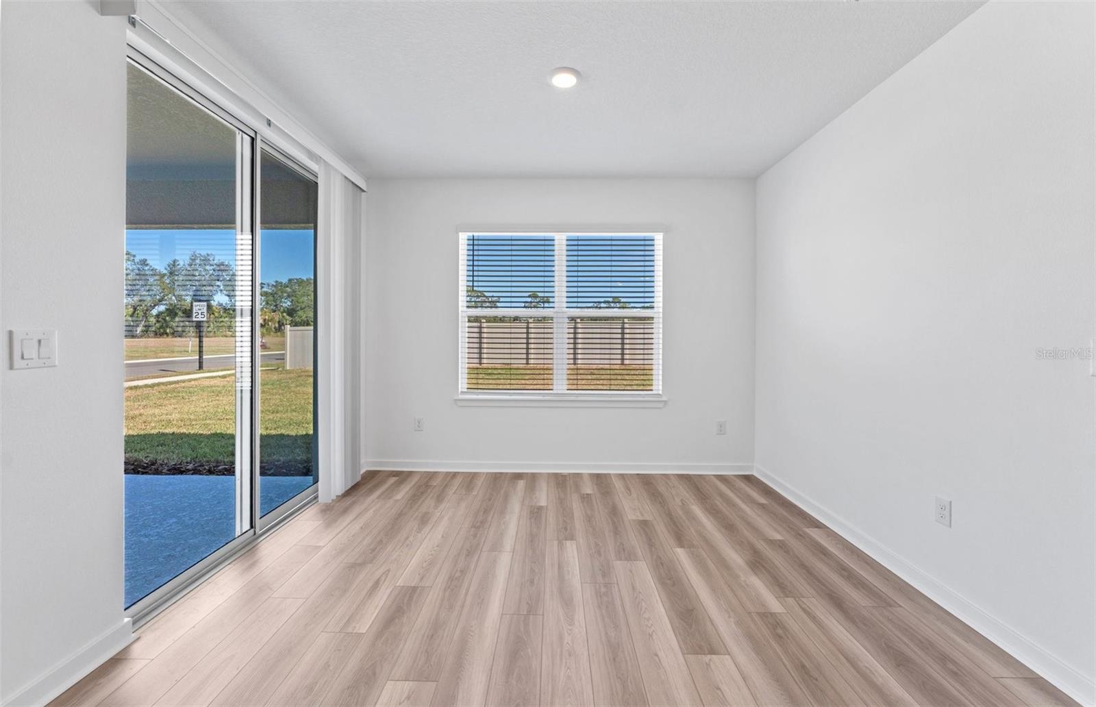 OAKFIELD LAKES - Residential