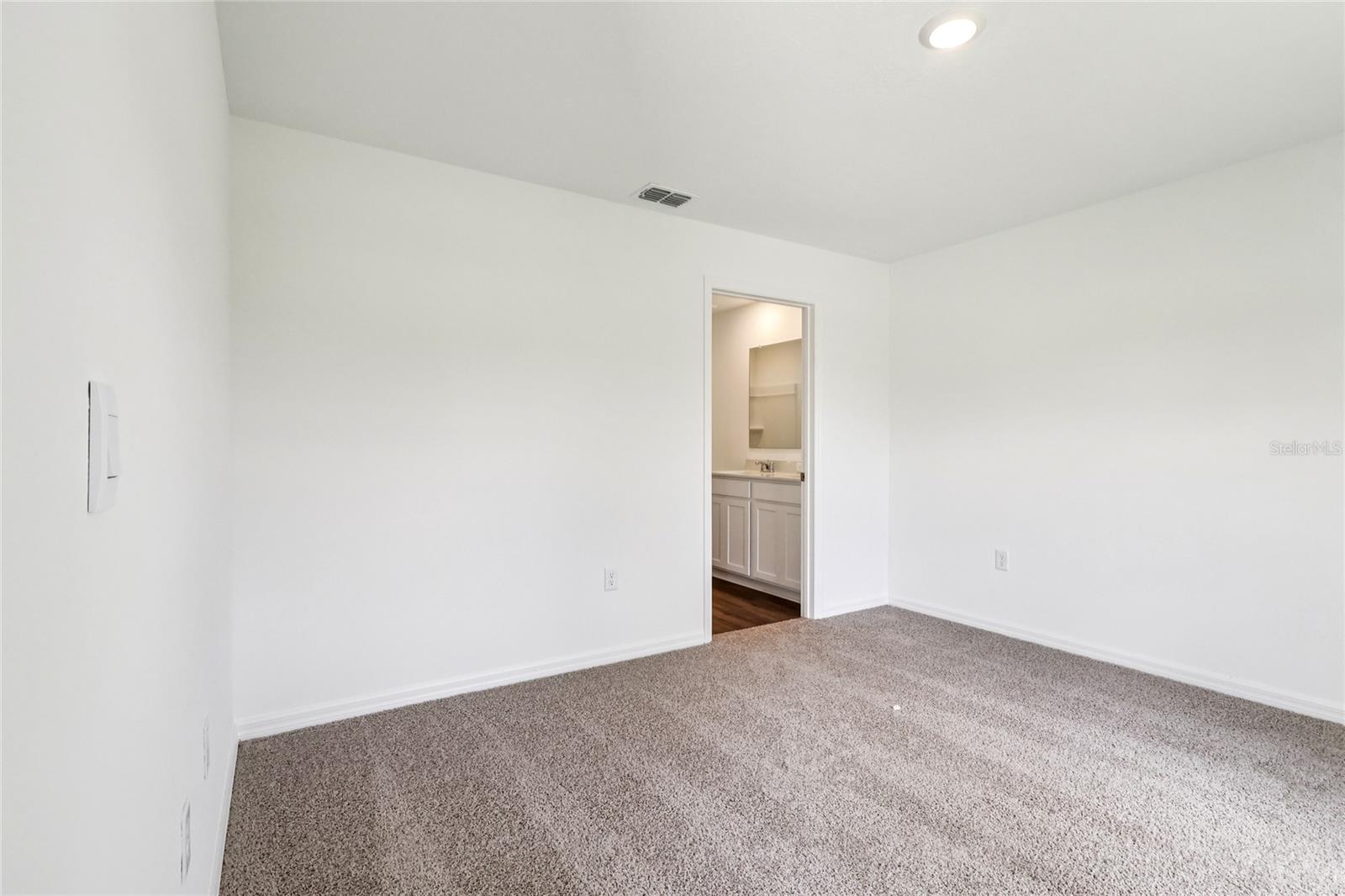 LEOMAS LANDING - Residential