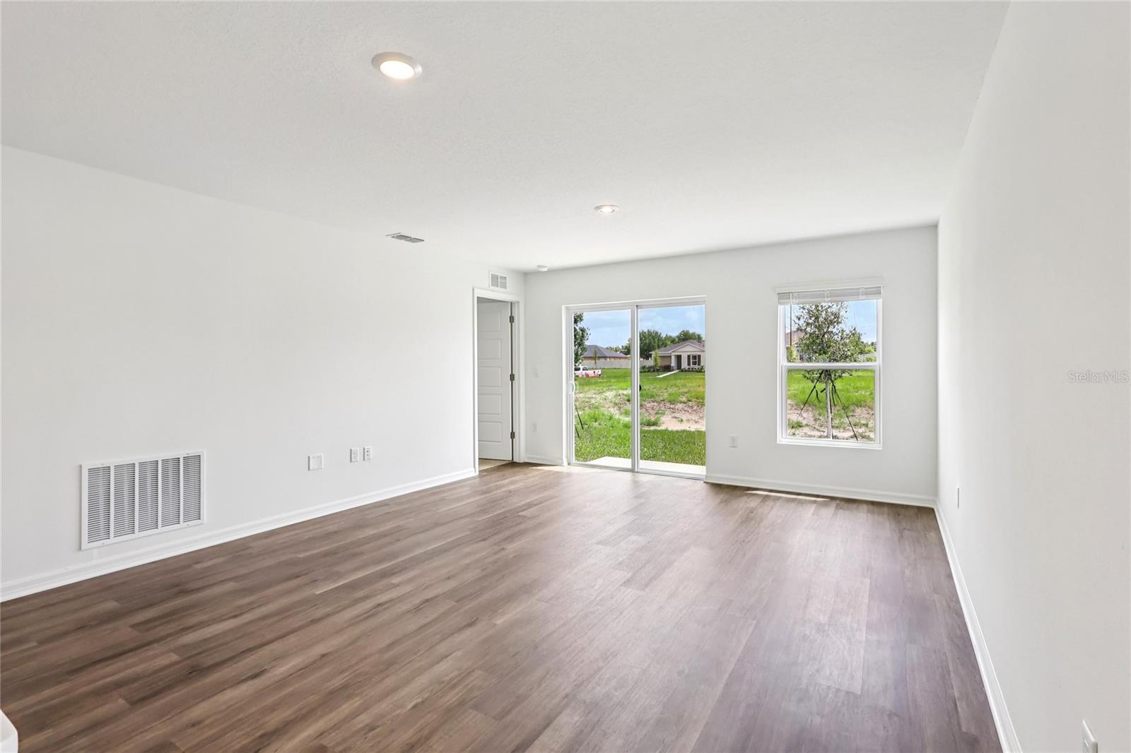 LEOMAS LANDING - Residential