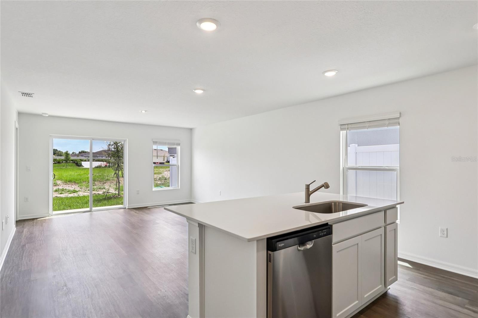 LEOMAS LANDING - Residential