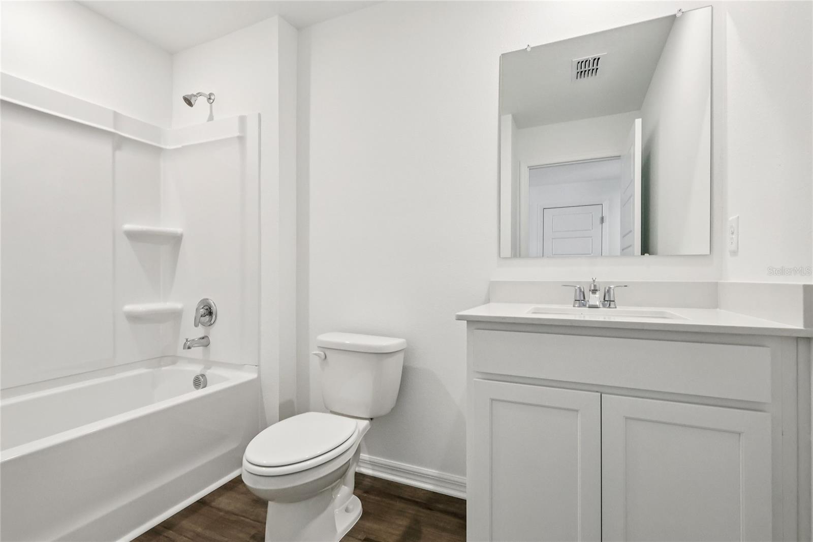 LEOMAS LANDING - Residential