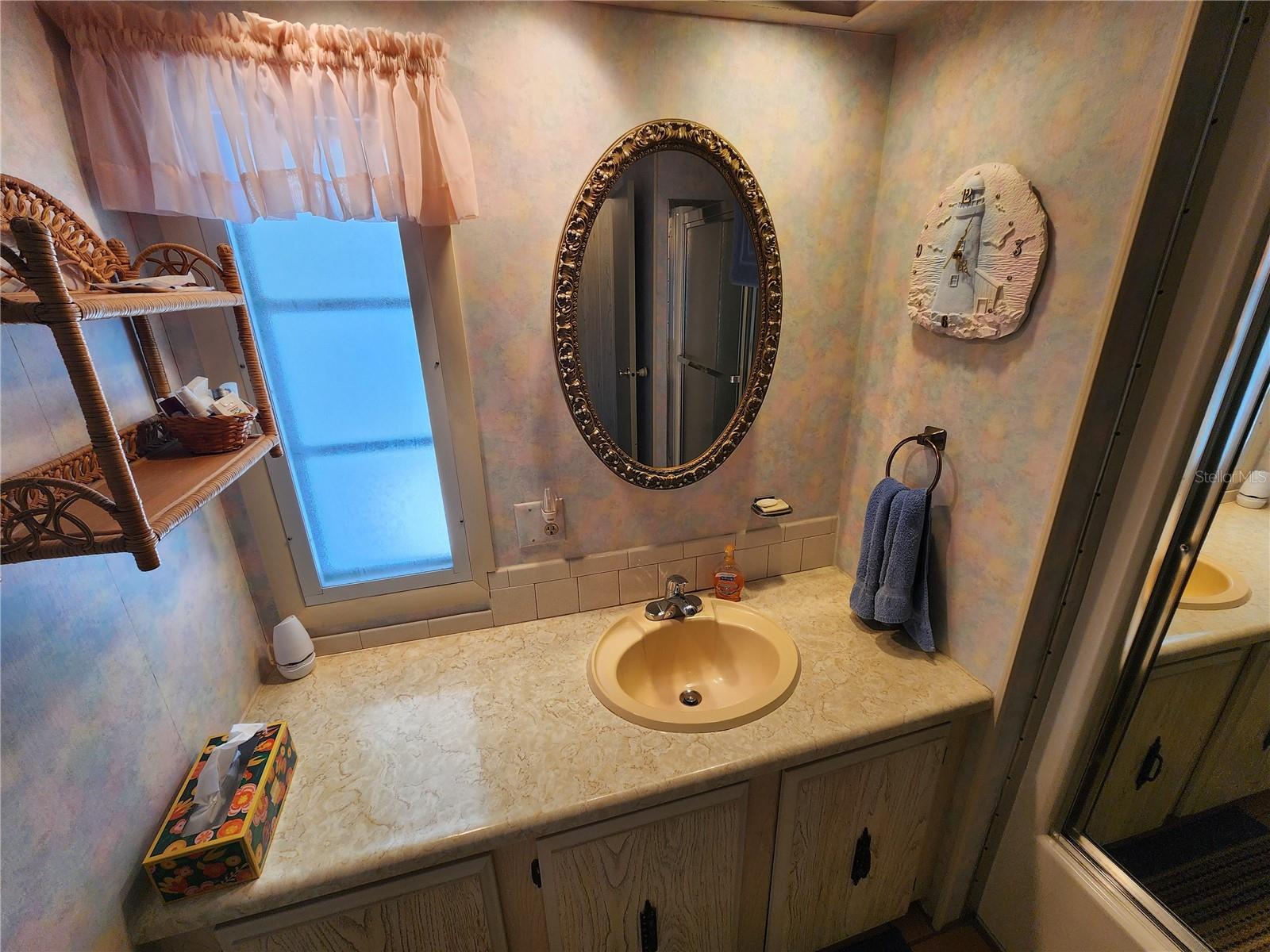 PALM LAKE ESTATES - Residential