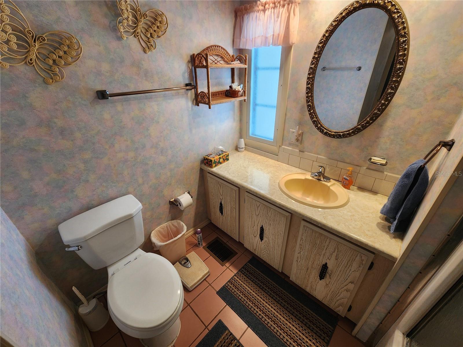 PALM LAKE ESTATES - Residential