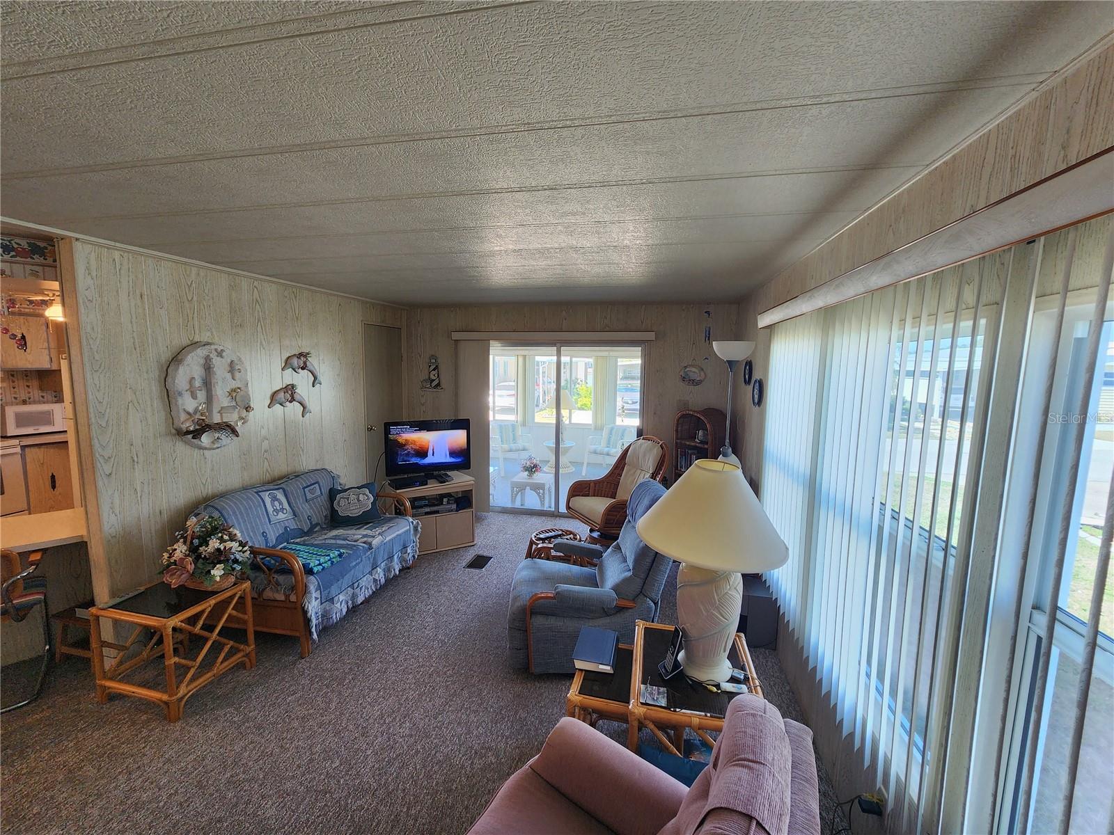 PALM LAKE ESTATES - Residential