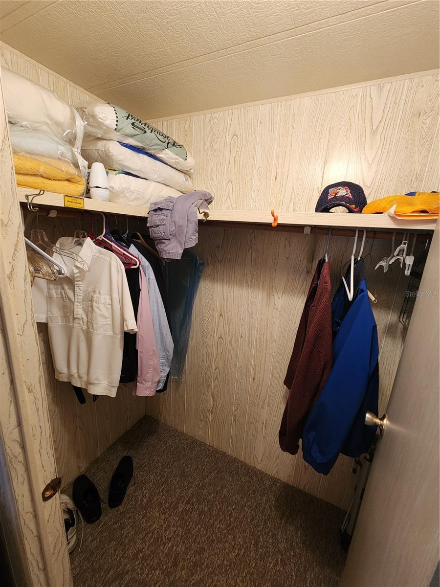 PALM LAKE ESTATES - Residential