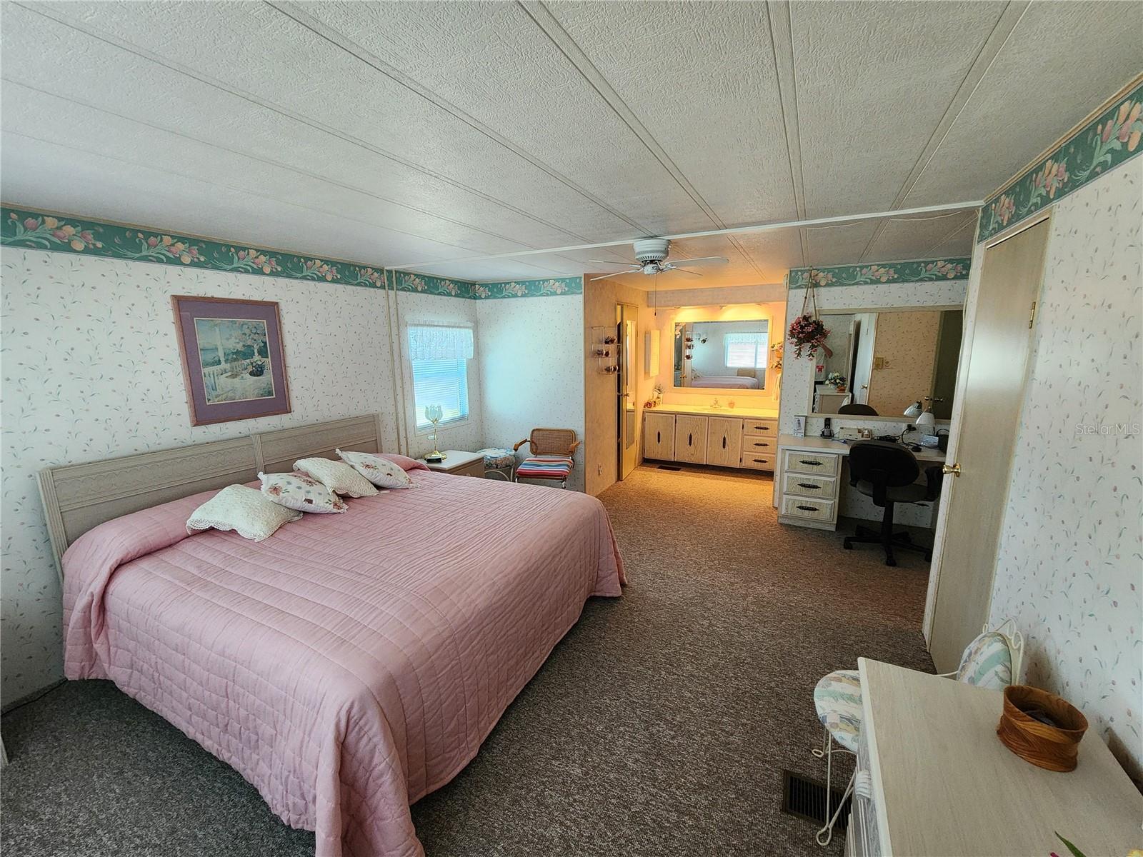 PALM LAKE ESTATES - Residential