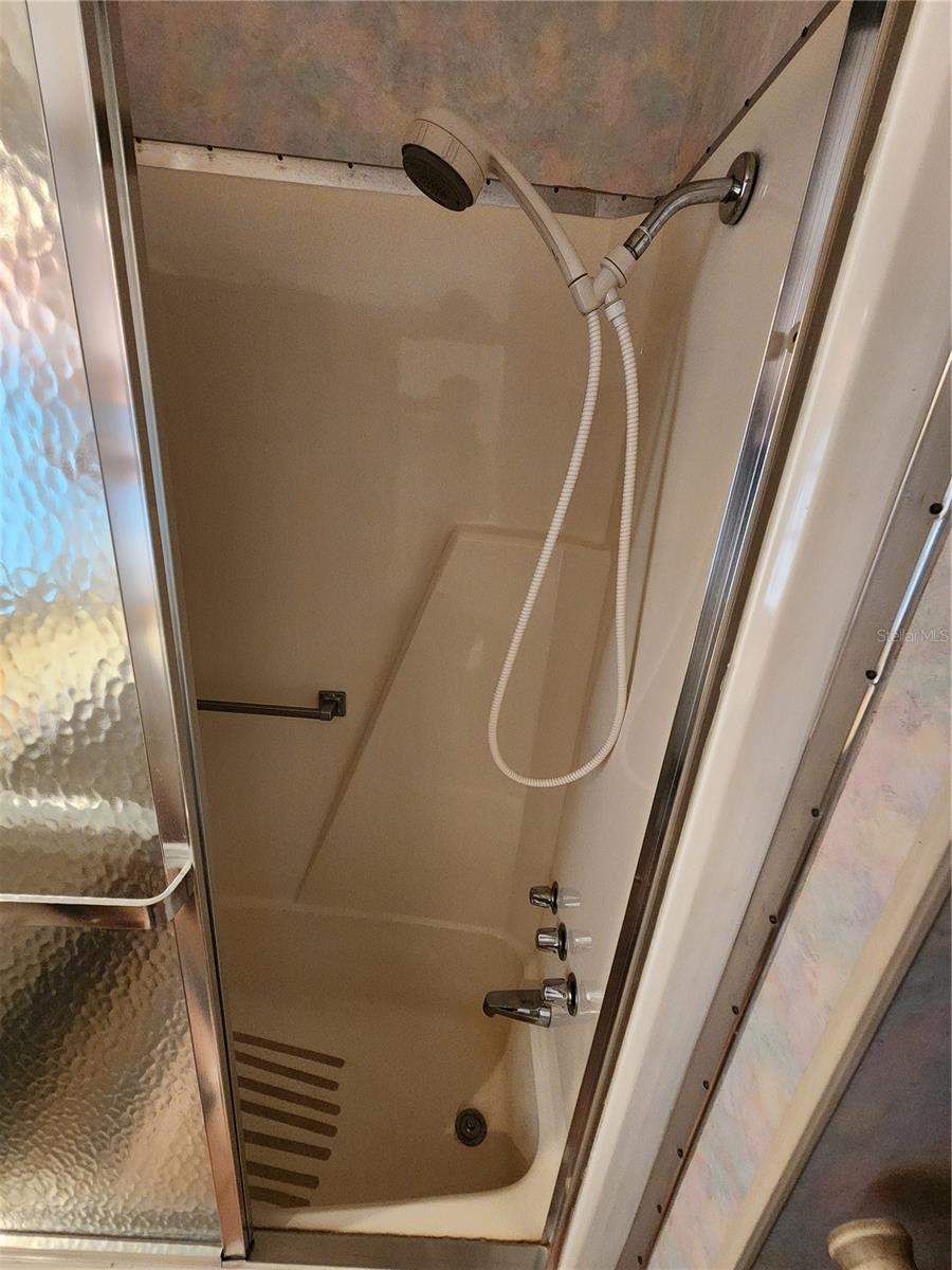 PALM LAKE ESTATES - Residential