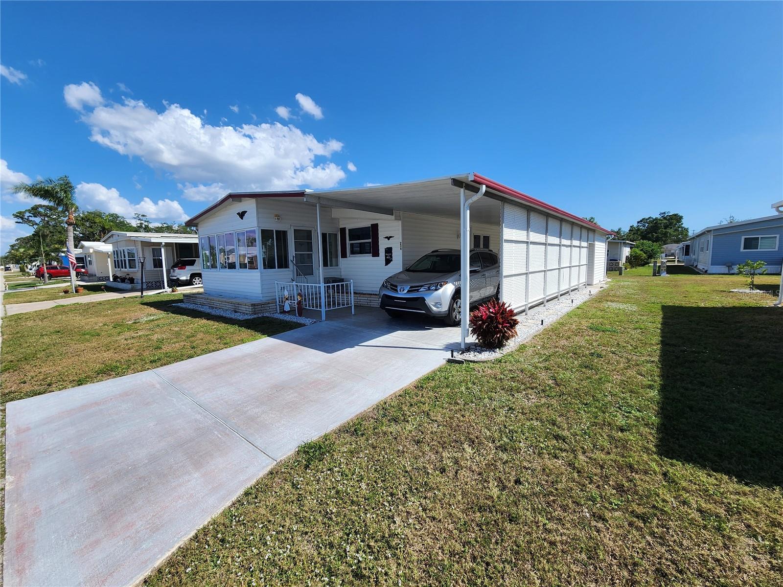 PALM LAKE ESTATES - Residential