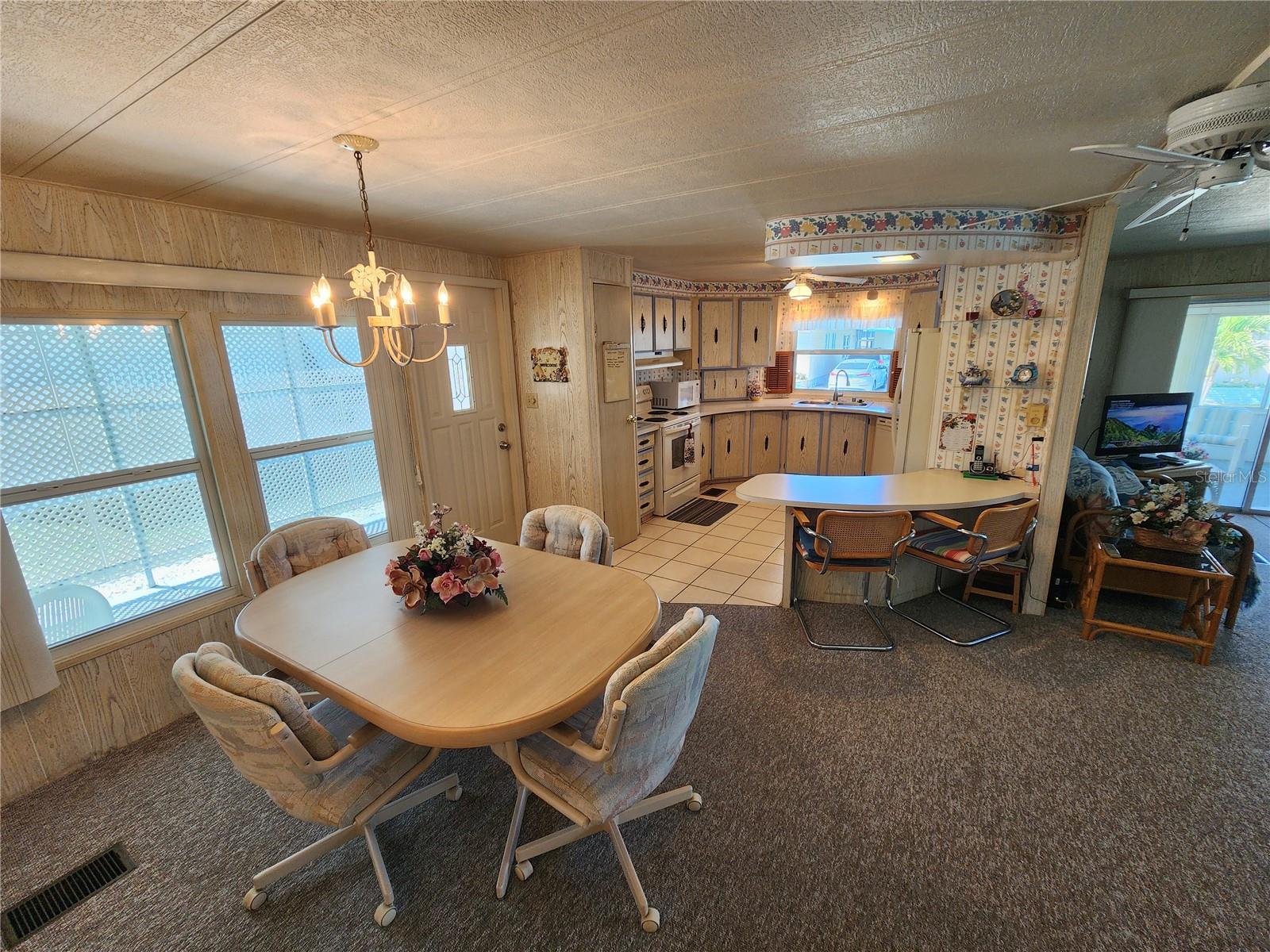 PALM LAKE ESTATES - Residential