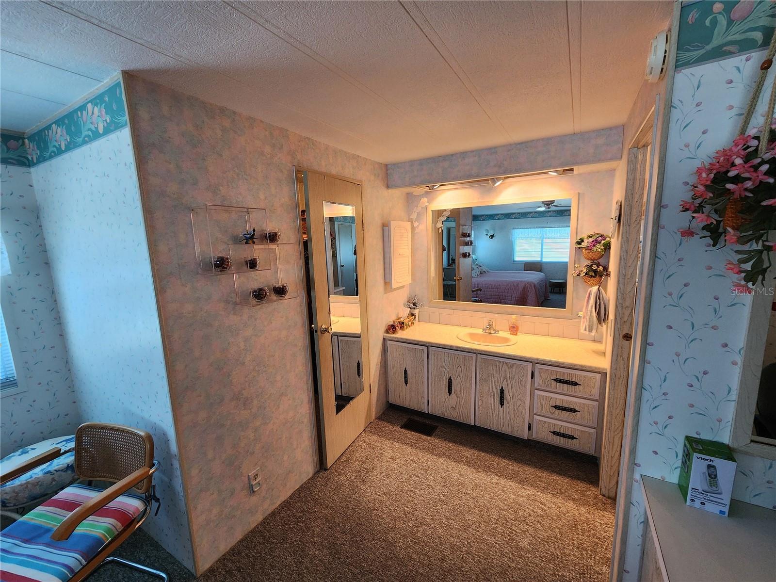 PALM LAKE ESTATES - Residential