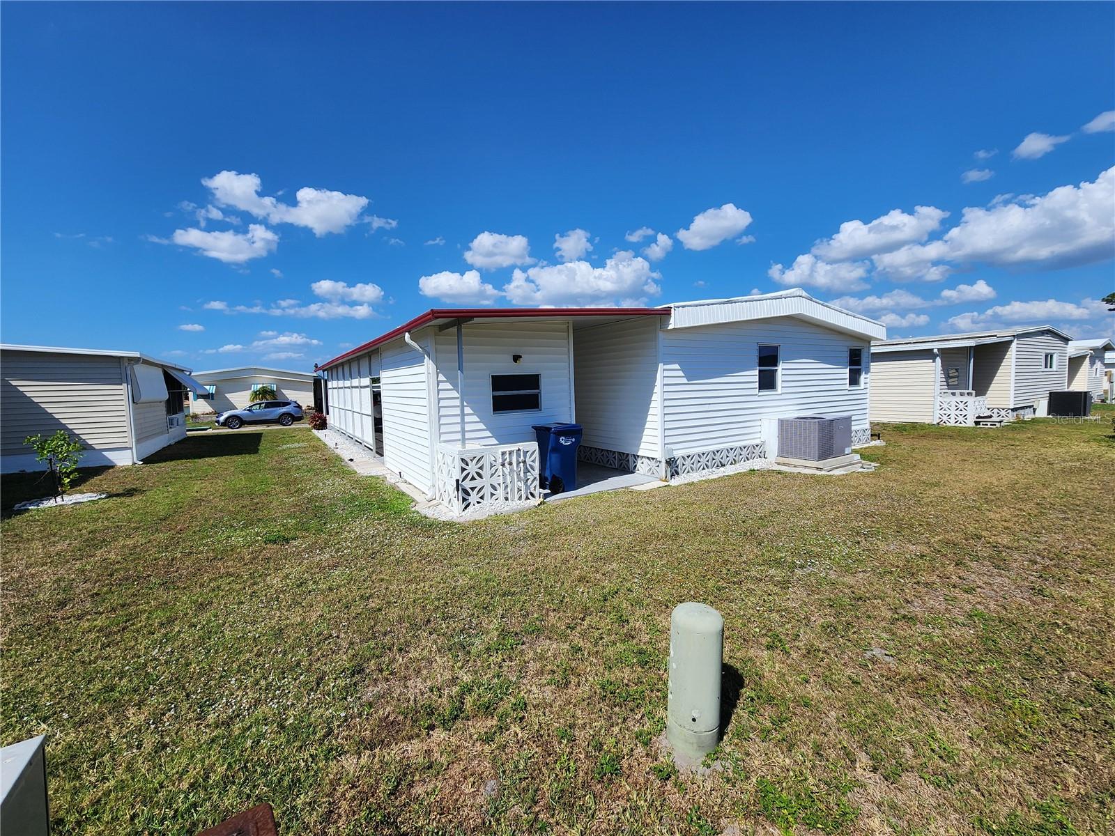 PALM LAKE ESTATES - Residential