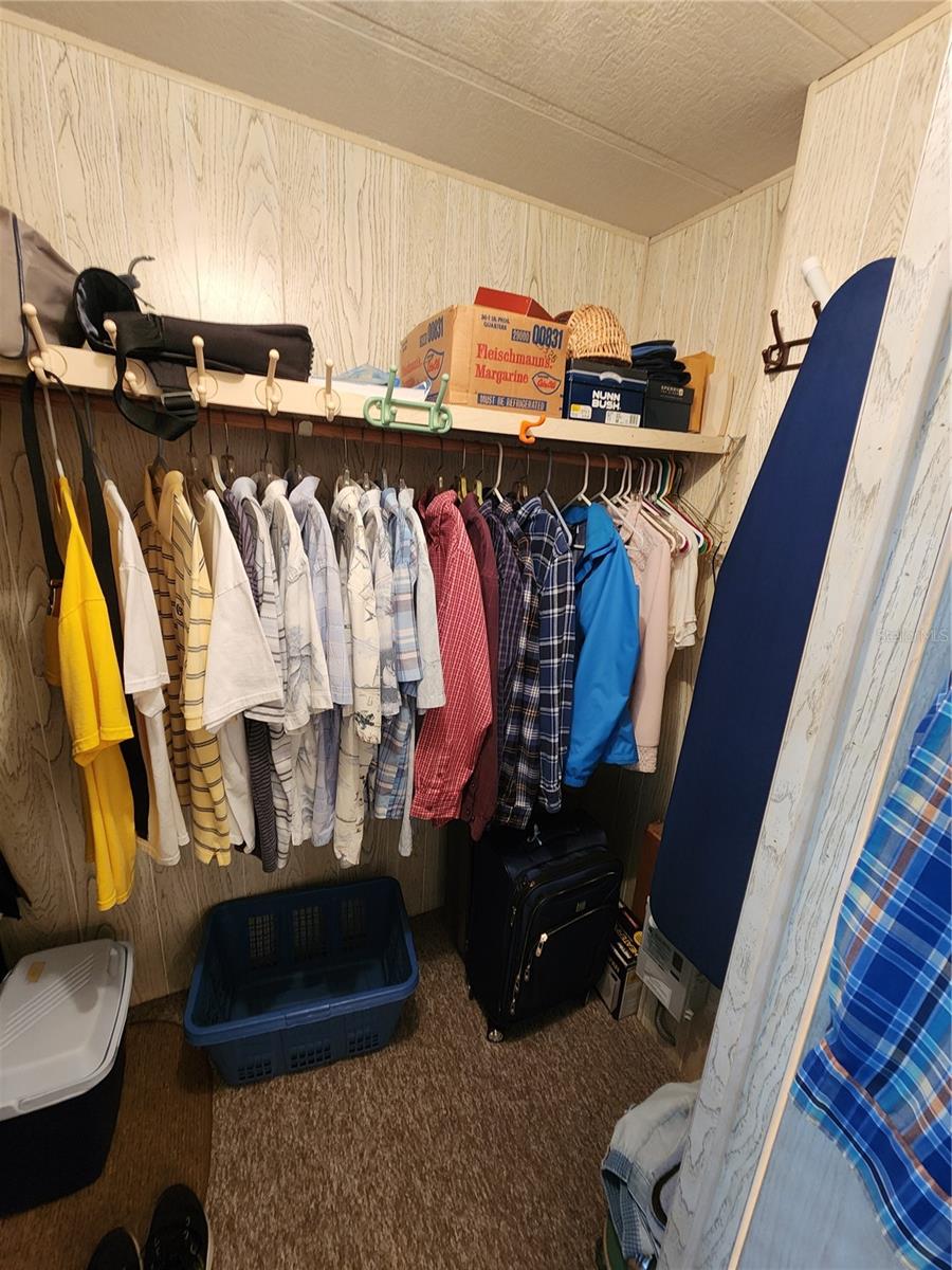 PALM LAKE ESTATES - Residential