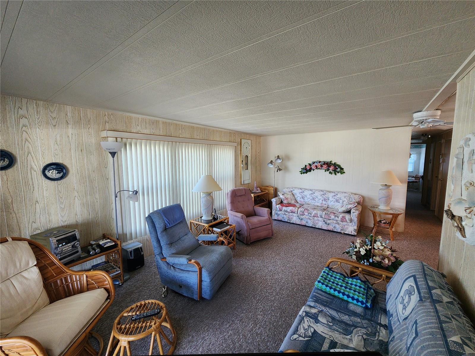 PALM LAKE ESTATES - Residential