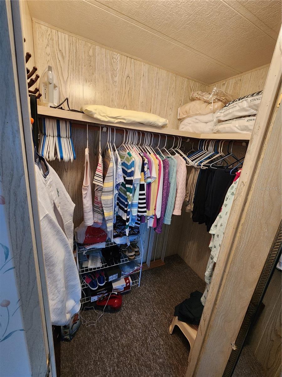 PALM LAKE ESTATES - Residential