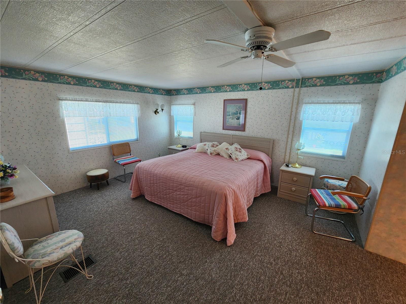 PALM LAKE ESTATES - Residential