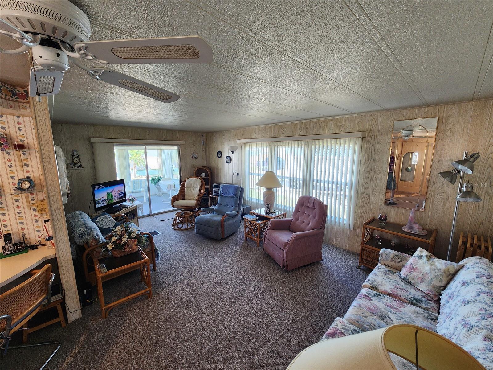 PALM LAKE ESTATES - Residential