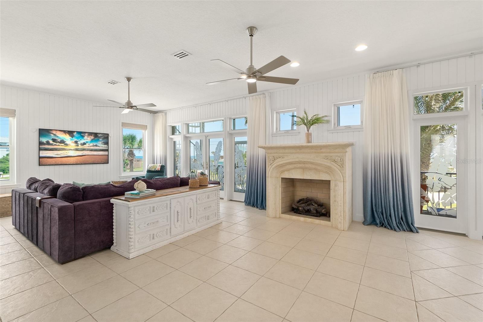 DOLPHIN COVE - Residential