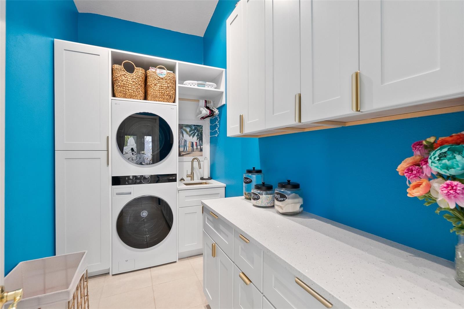 DOLPHIN COVE - Residential