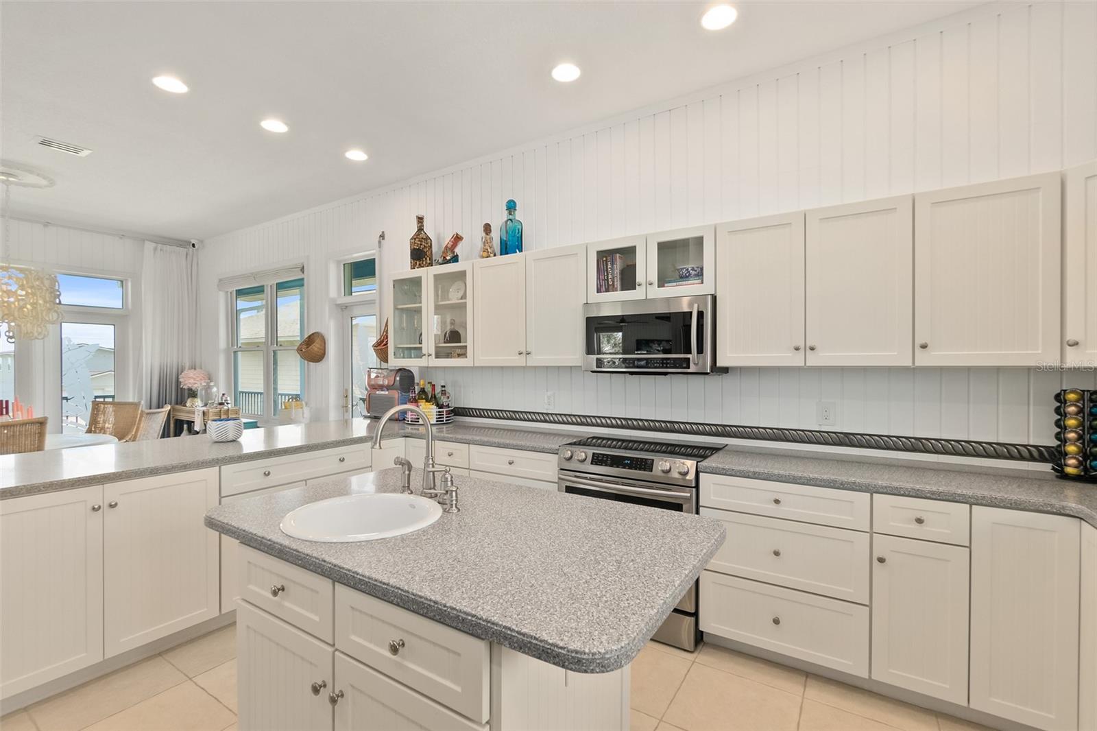 DOLPHIN COVE - Residential