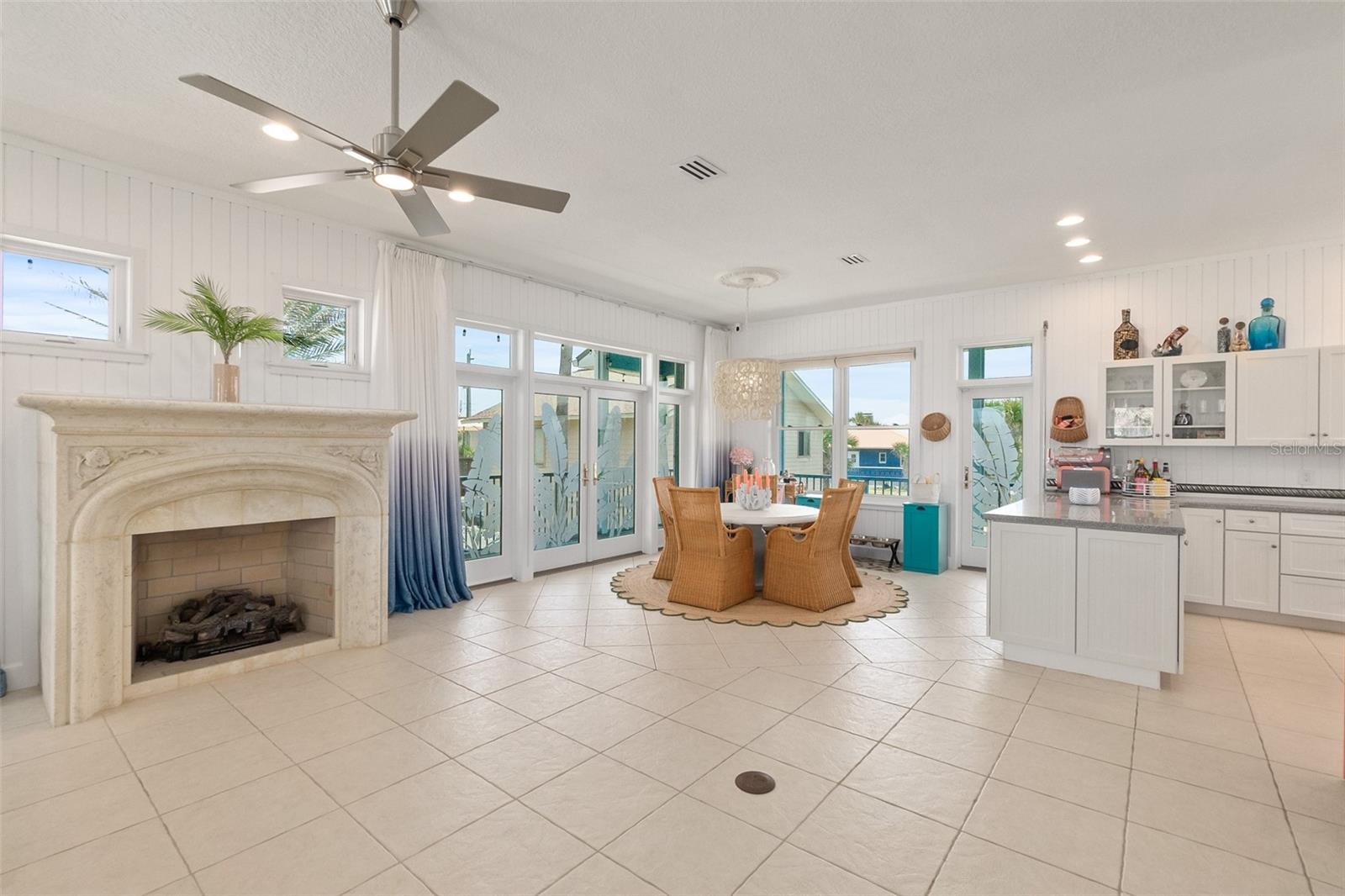 DOLPHIN COVE - Residential