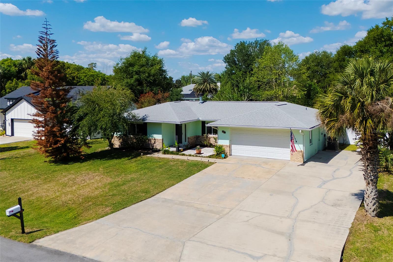 LAKE BERESFORD PALMS - Residential