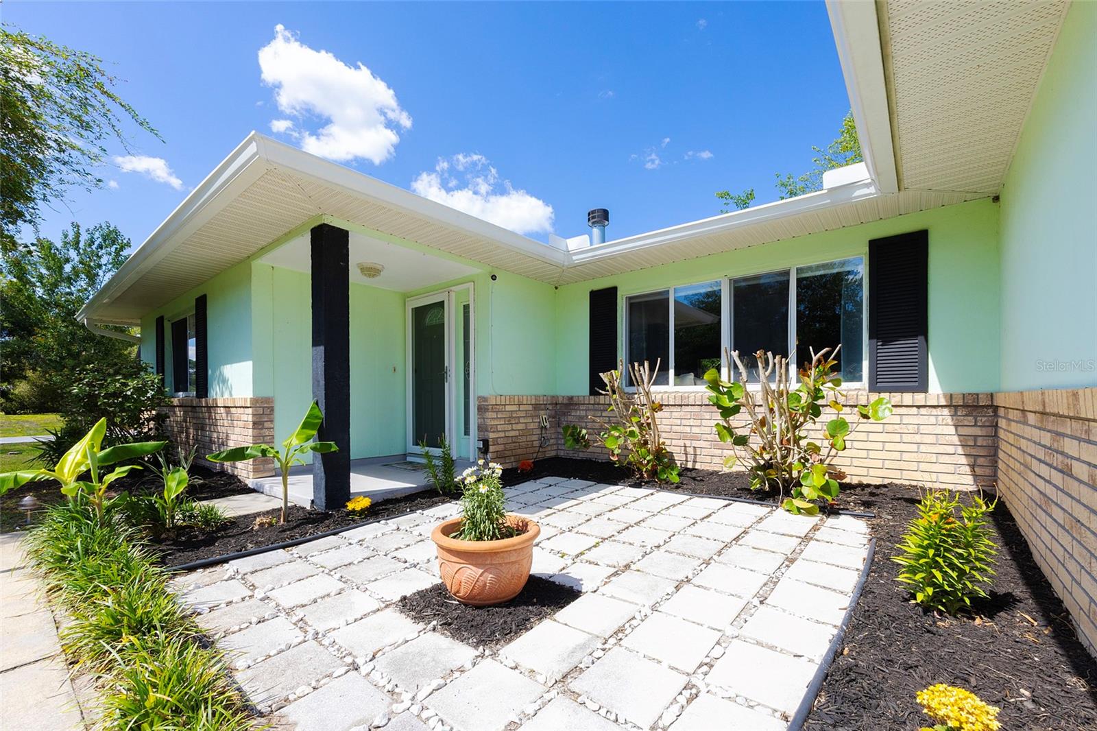 1734 SANTIAGO STREET