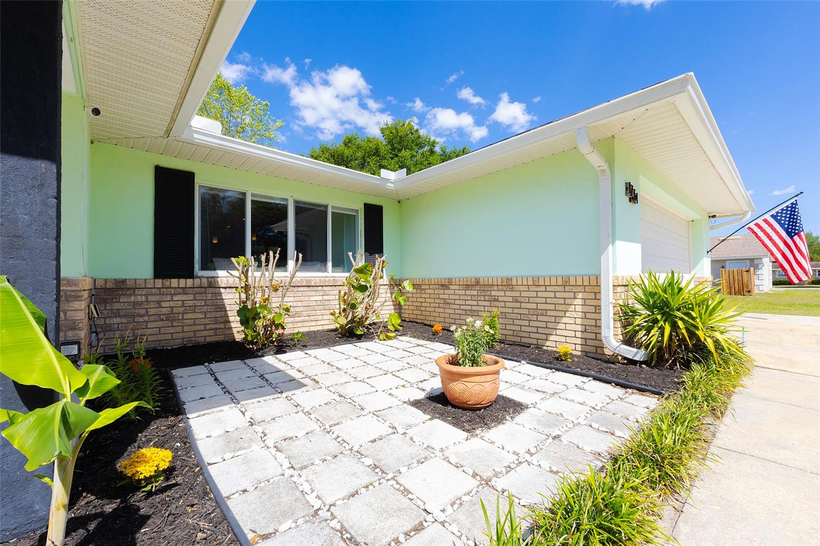 1734 SANTIAGO STREET