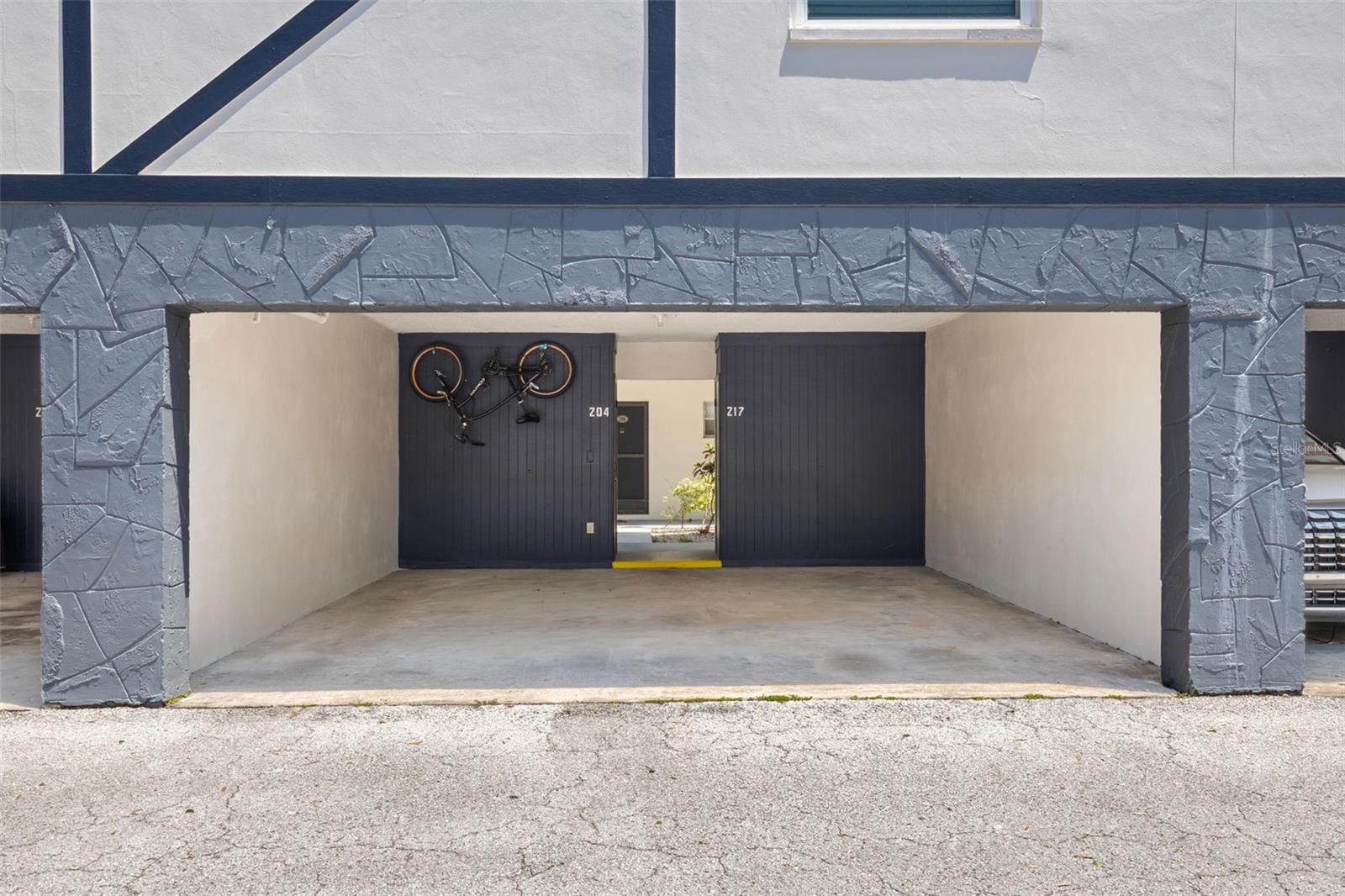 1147 KING ARTHUR COURT 204