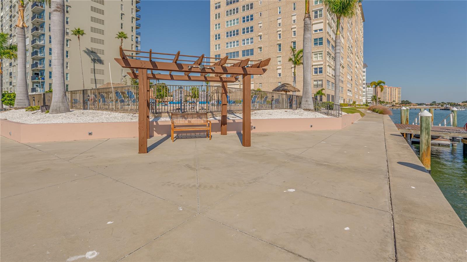 BAYWAY ISLES POINT BRITTANY FOUR - Residential