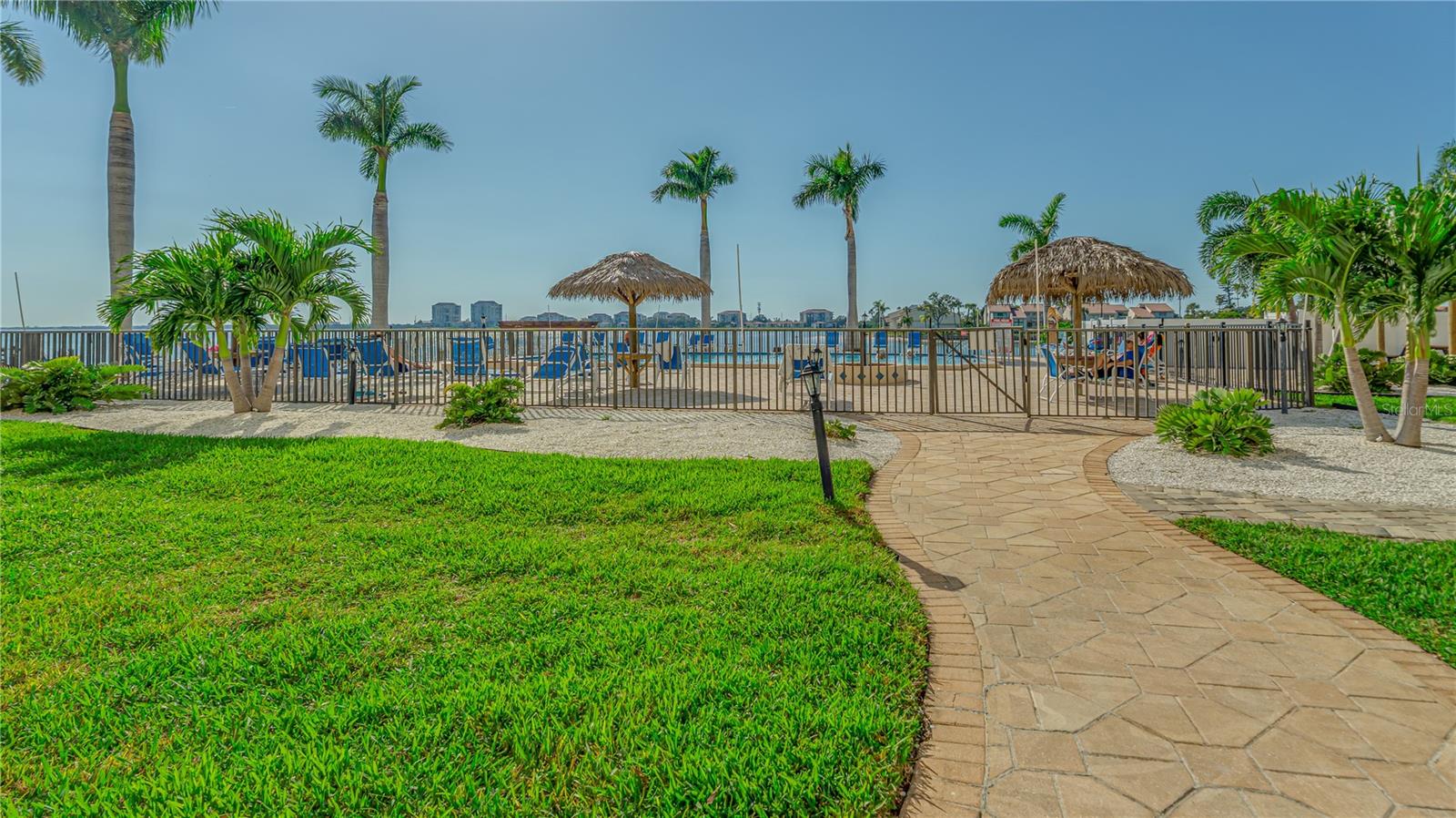 BAYWAY ISLES POINT BRITTANY FOUR - Residential